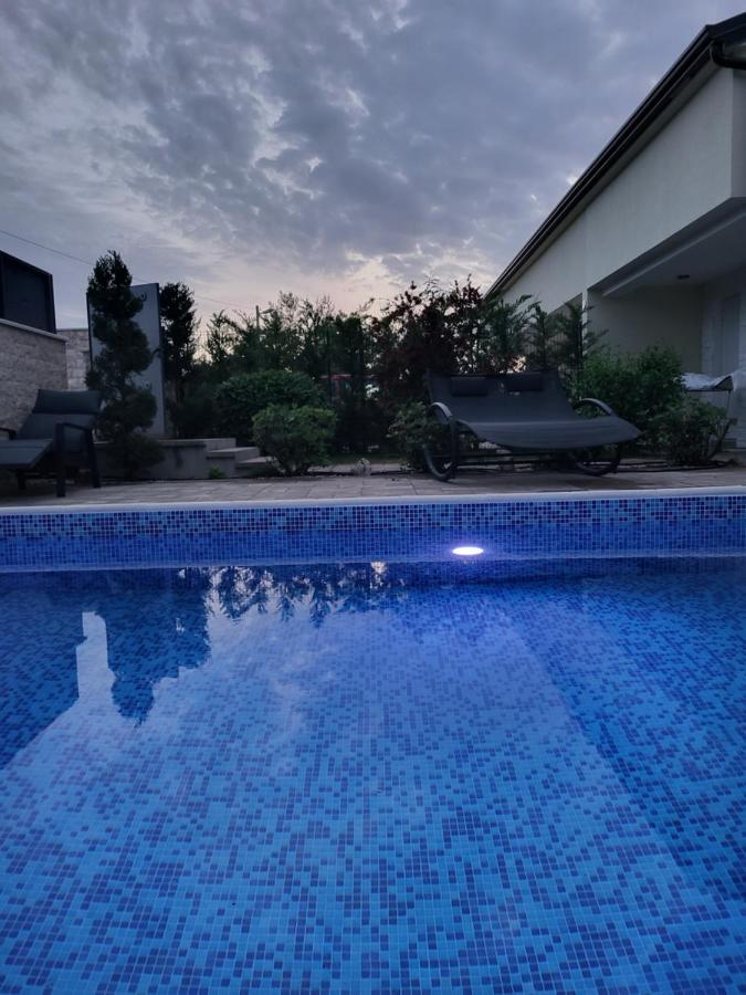 Nemo Villa *